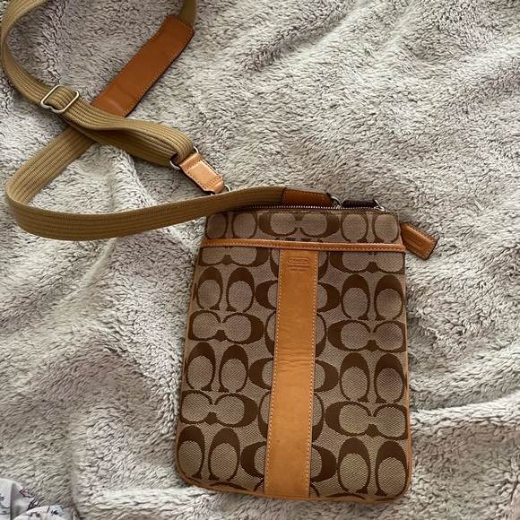 Coach Handbags - Coach swing pack